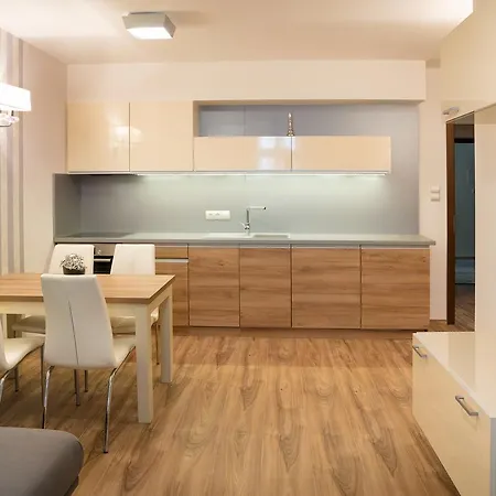 Foter Rezidencia 2 شقة فندقية 4*