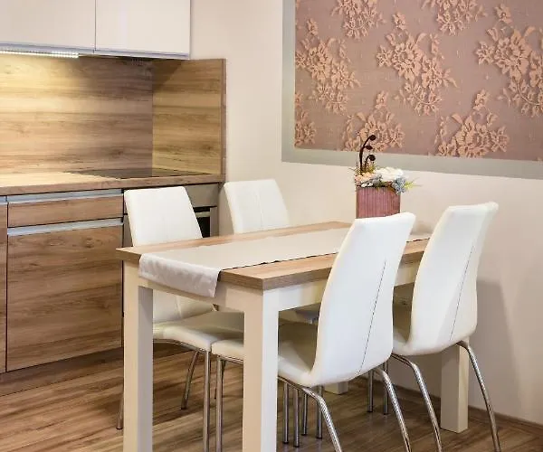 Foter Rezidencia 2 Апарт-отель Дьёр